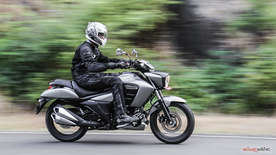 Suzuki Intruder 150 Action