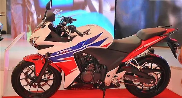 Honda unveils the CBR500R at 2014 Auto Expo Honda unveils the CBR500R at 2014 Auto Expo