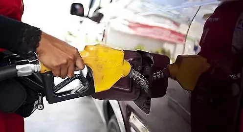 Petrol prices slashed by 75 paise Petrol prices slashed by 75 paise