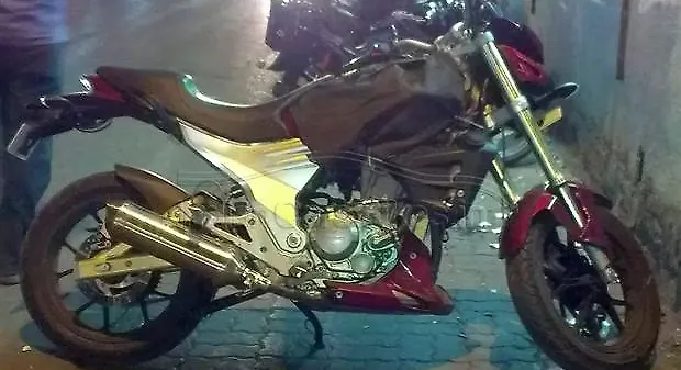 Mahindra Mojo 300 spotted testing in Pune Mahindra Mojo 300 spotted testing in Pune