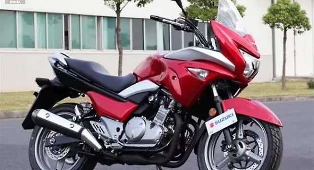Suzuki unveils the semi-faired Inazuma GW250S Suzuki unveils the semi-faired Inazuma GW250S