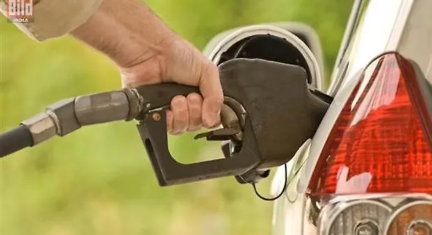 Petrol price cut by Rs 3 Petrol price cut by Rs 3