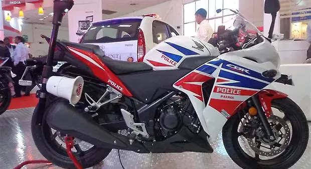 Honda India unveils the CBR250R Police patrolling model Honda India unveils the CBR250R Police patrolling model
