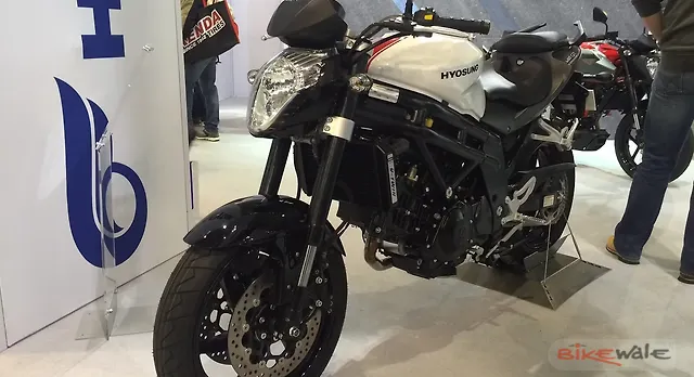 EICMA 2015: Hyosung reveals the updated GT650R and the GT650N EICMA 2015: Hyosung reveals the updated GT650R and the GT650N