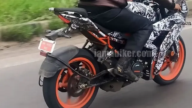 KTM RC 200 Right Side View KTM RC 200 Right Side View
