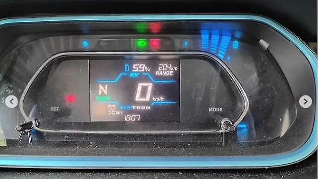 The instrument cluster The instrument cluster