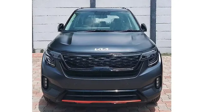Front of Kia Seltos Front of Kia Seltos