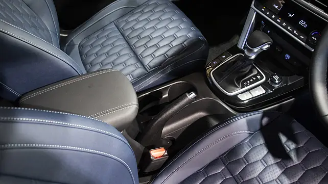 Center Console/Centre Console Storage Center Console/Centre Console Storage