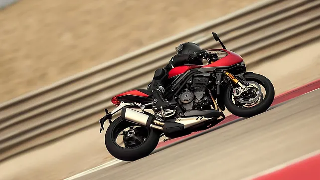 Triumph Speed Triple 1200RR Right Side View Triumph Speed Triple 1200RR Right Side View