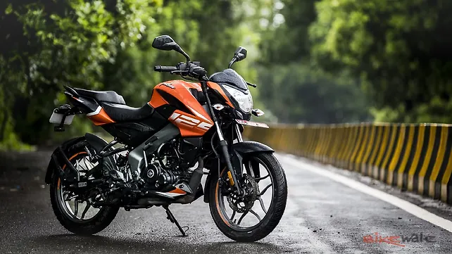 Bajaj Pulsar 150 Right Front Three Quarter Bajaj Pulsar 150 Right Front Three Quarter
