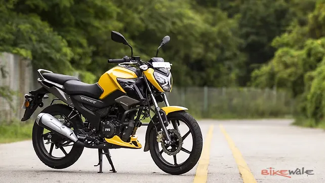 Bajaj Pulsar 150 Right Front Three Quarter Bajaj Pulsar 150 Right Front Three Quarter