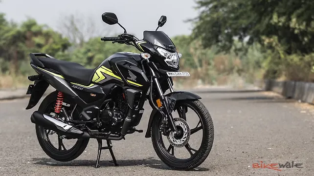 Bajaj Pulsar 150 Right Front Three Quarter Bajaj Pulsar 150 Right Front Three Quarter
