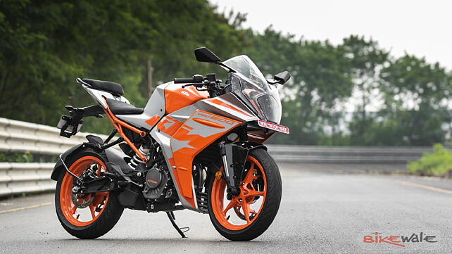 KTM RC 200 [2021] Right Side View