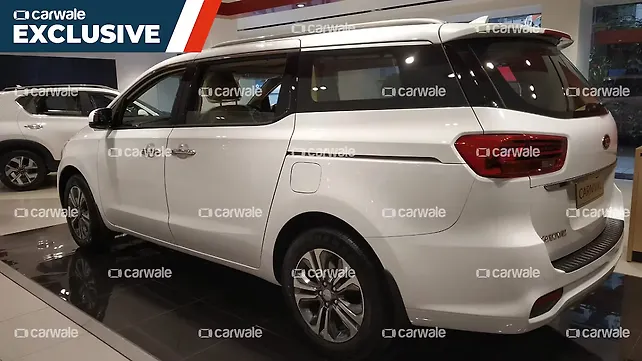 Kia Carnival левая задняя три четверти Kia Carnival левая задняя три четверти