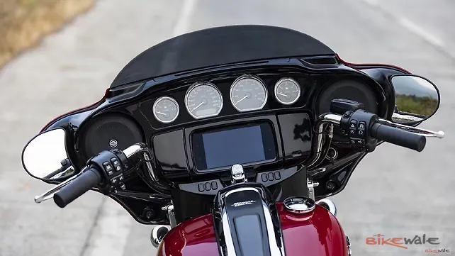 Harley-Davidson Street Glide Special Instrument Cluster Harley-Davidson Street Glide Special Instrument Cluster