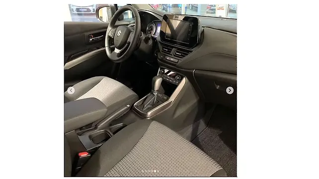 Подголовник переднего сиденья Maruti Suzuki S-Cross Подголовник переднего сиденья Maruti Suzuki S-Cross