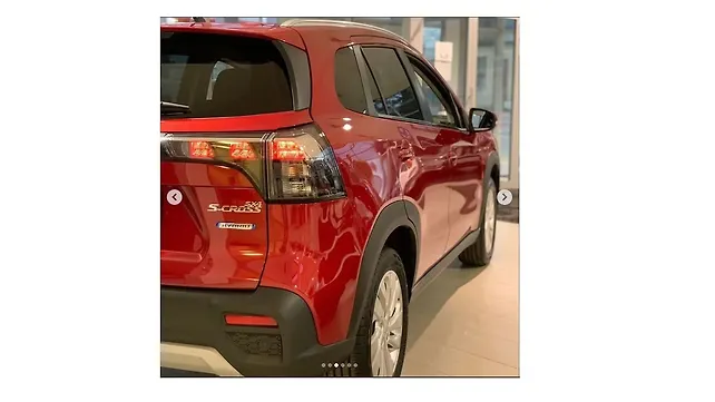 Maruti Suzuki S-Cross правый задний на три четверти Maruti Suzuki S-Cross правый задний на три четверти