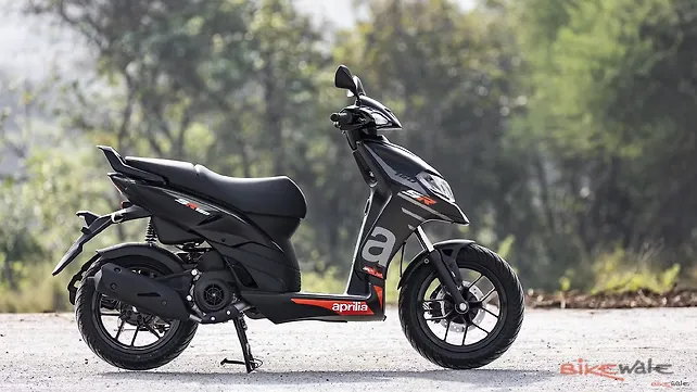 Suzuki Avenis 125 Right Side View Suzuki Avenis 125 Right Side View