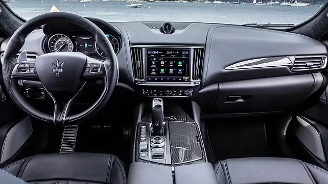 Панель приборов Maserati Панель приборов Maserati