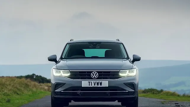 Volkswagen Tiguan Front View Volkswagen Tiguan Front View