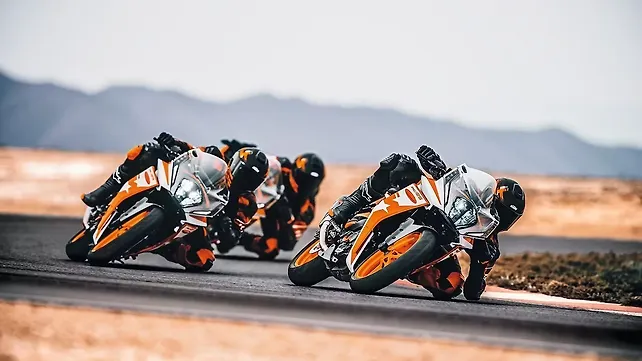 Yamaha YZF R15 V4 action Yamaha YZF R15 V4 action