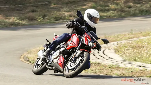 Bajaj Pulsar N250 action Bajaj Pulsar N250 action