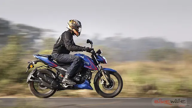 Bajaj Pulsar N250 action