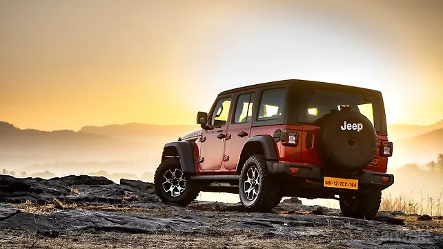 Jeep Wrangler левый задний три четверти Jeep Wrangler левый задний три четверти
