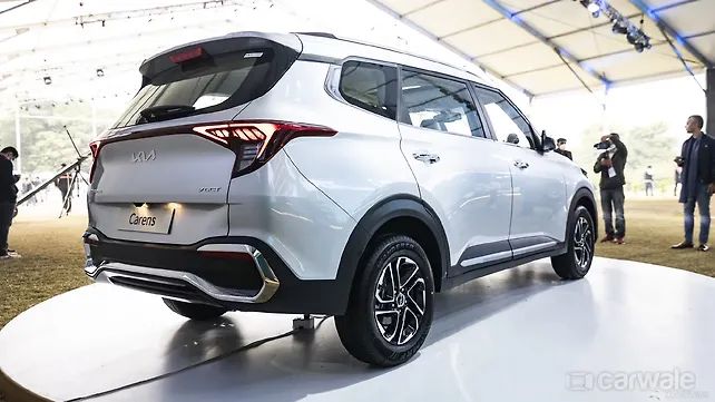 Kia Carens задний правый три четверти Kia Carens задний правый три четверти