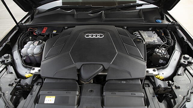 Audi Q7 Facelift Engine Shot