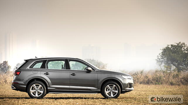 Audi Q7 Facelift Right Side View