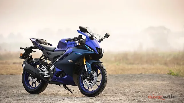 Yamaha YZF R15 V4 Right Front Three Quarter