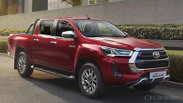 Toyota Urban Cruiser правый передний три четверти Toyota Urban Cruiser правый передний три четверти