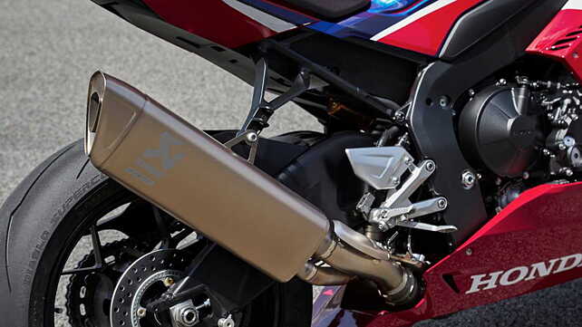 Honda CBR1000RR-R Fireblade exhaust pipe