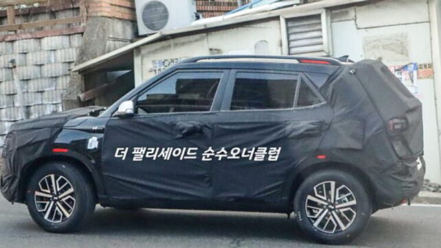 Hyundai Venue Facelift, вид слева