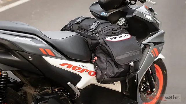 Yamaha Aerox 155 Right side view Viaterra Claw Mini Review: The Ideal Luggage Option for the Yamaha Aerox 155?