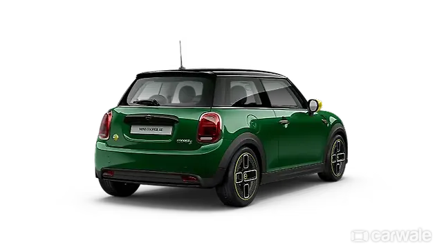 MINI Cooper SE, задний правый, три четверти MINI Cooper SE, задний правый, три четверти