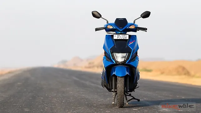 Suzuki Avenis 125 Front View Suzuki Avenis 125 Front View
