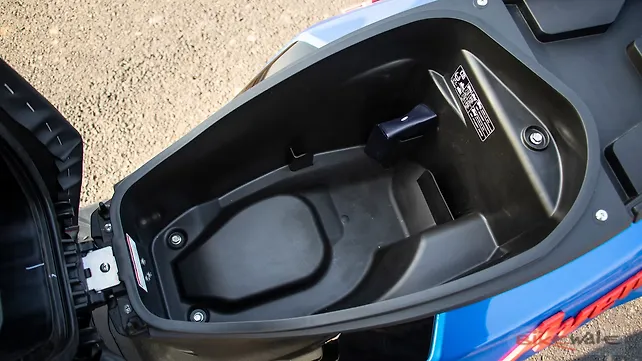 Suzuki Avenis 125 Underseat Storage