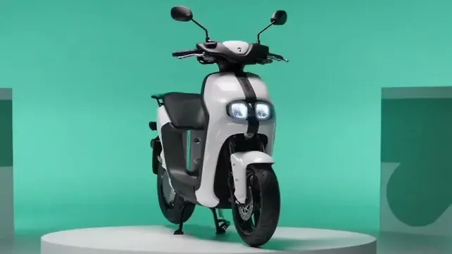 Yamaha's 50cc scooter gets new colours - BikeWale