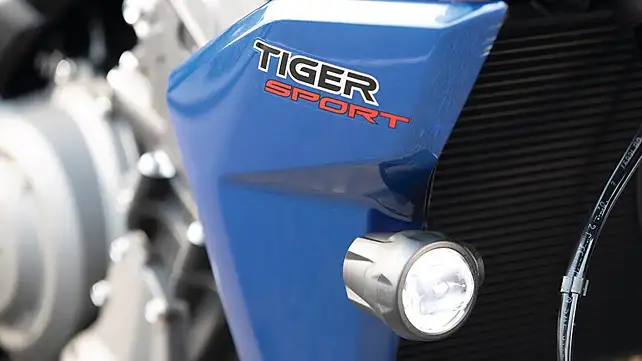 Triumph Trident 660 Auxiliary Light Triumph Trident 660 Auxiliary Light