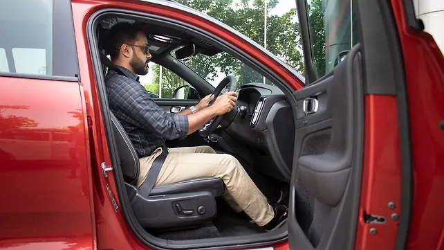 Volvo XC40 Recharge Front Row Seats