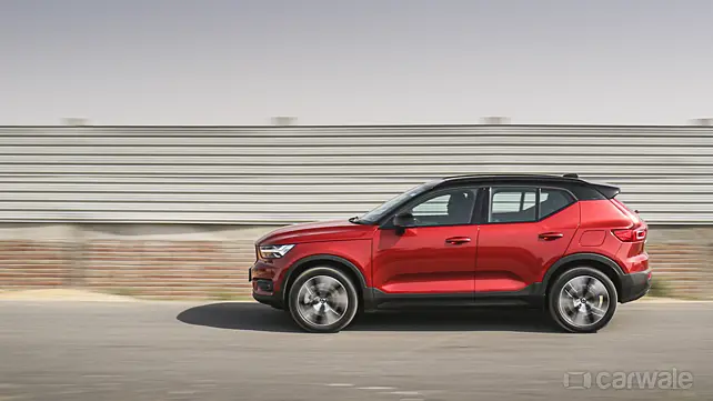 Recharge Volvo XC40 Look left Left view