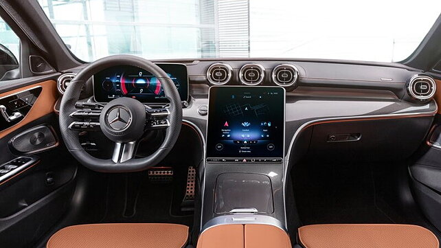 Приборная панель нового C-класса Mercedes-Benz