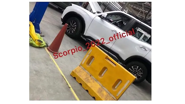 Mahindra New Scorpio, вид слева Mahindra New Scorpio, вид слева