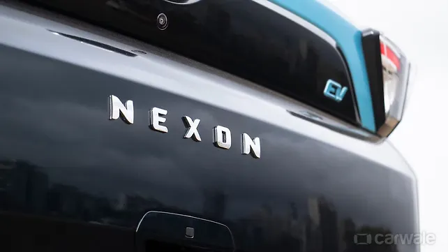 Логотип Tata Nexon EV Max сзади Задний логотип