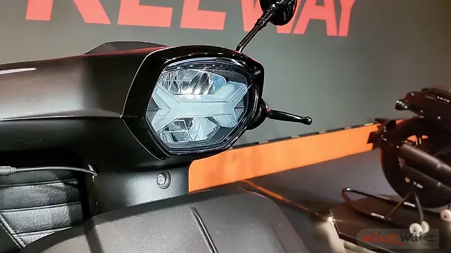 Keeway Sixties 300i Head Light Keeway Sixties 300i Head Light