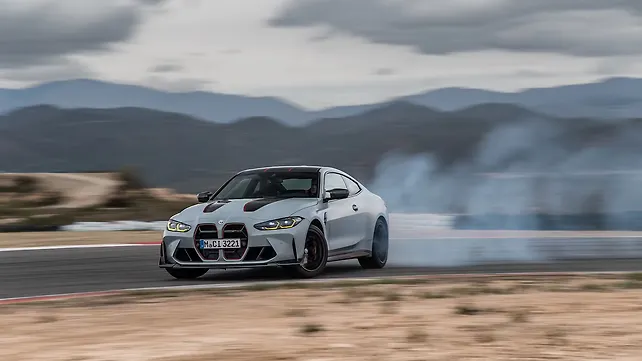 BMW M4 Competition Правая передняя часть Три четверти BMW M4 Competition Правая передняя часть Три четверти