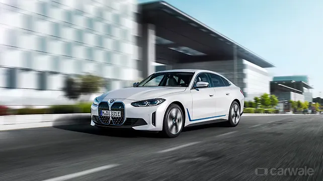 BMW i4 правый передний три четверти Правый передний три четверти