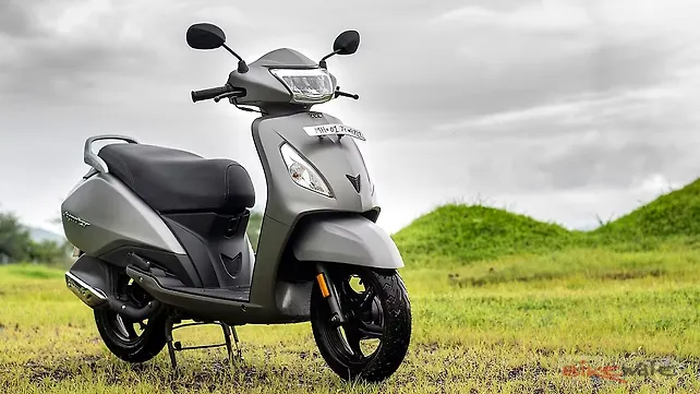Hero Splendor Plus Right Front Three Quarter Hero Splendor Plus Right Front Three Quarter